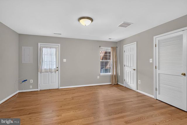2432 CLOVER FIELD CIR, Herndon, VA 20171