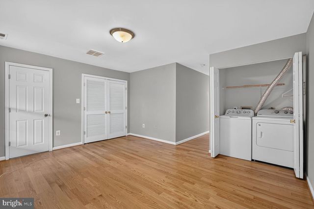 2432 CLOVER FIELD CIR, Herndon, VA 20171