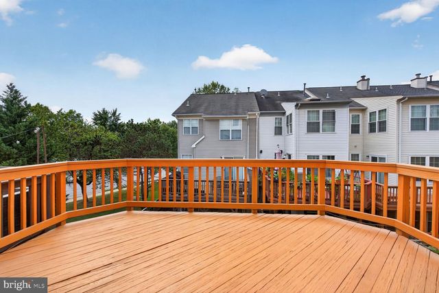 2432 CLOVER FIELD CIR, Herndon, VA 20171