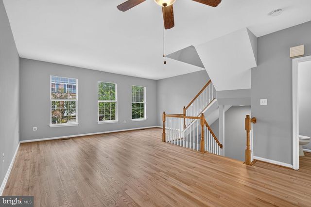 2432 CLOVER FIELD CIR, Herndon, VA 20171