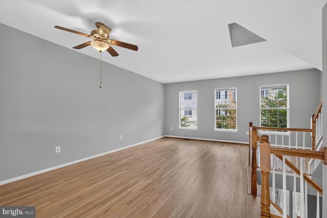 2432 CLOVER FIELD CIR, Herndon, VA 20171