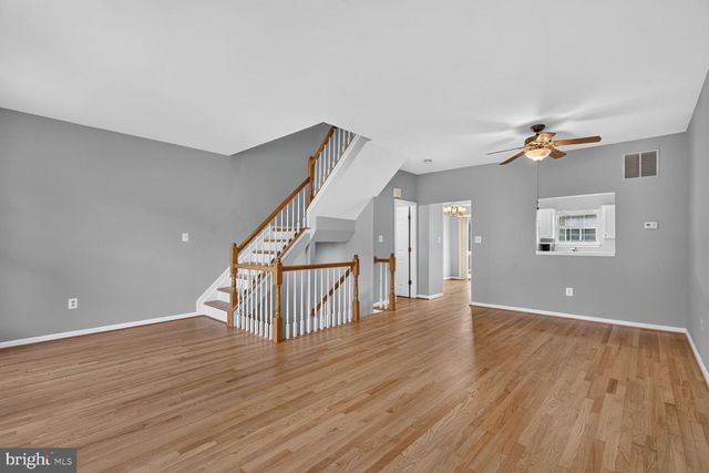 2432 CLOVER FIELD CIR, Herndon, VA 20171