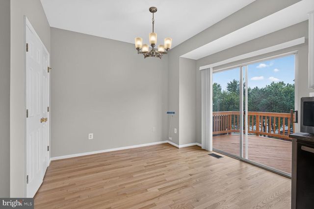 2432 CLOVER FIELD CIR, Herndon, VA 20171