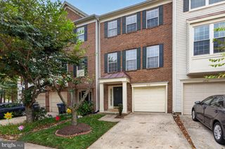 2432 CLOVER FIELD CIR, Herndon, VA 20171
