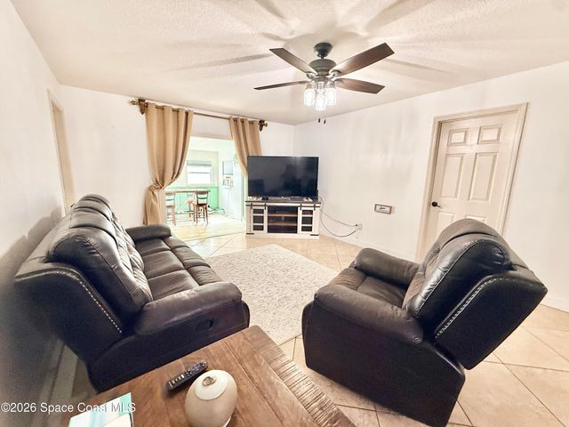 1046 W Samms Avenue, Port Orange, FL 32129