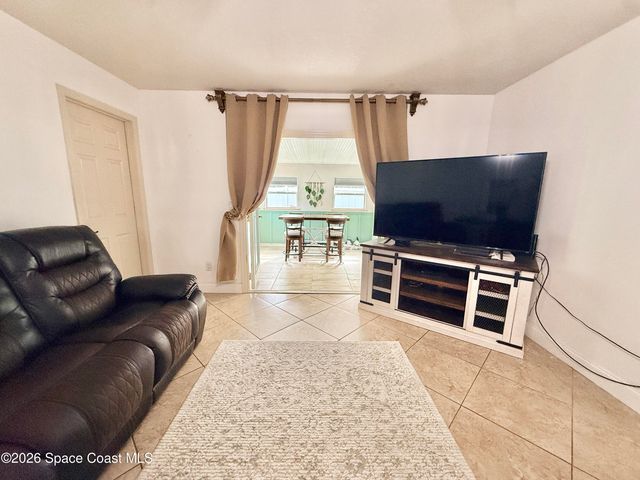 1046 W Samms Avenue, Port Orange, FL 32129