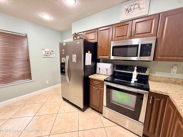 1046 W Samms Avenue, Port Orange, FL 32129