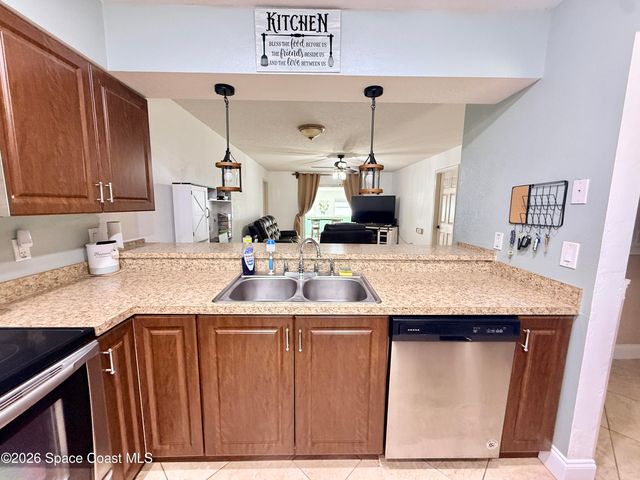 1046 W Samms Avenue, Port Orange, FL 32129