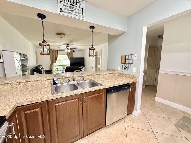 1046 W Samms Avenue, Port Orange, FL 32129