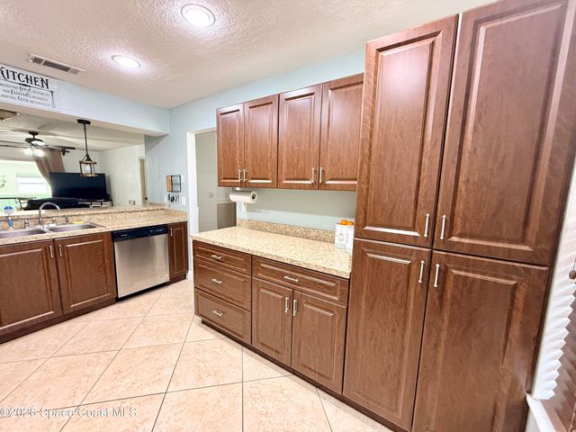 1046 W Samms Avenue, Port Orange, FL 32129