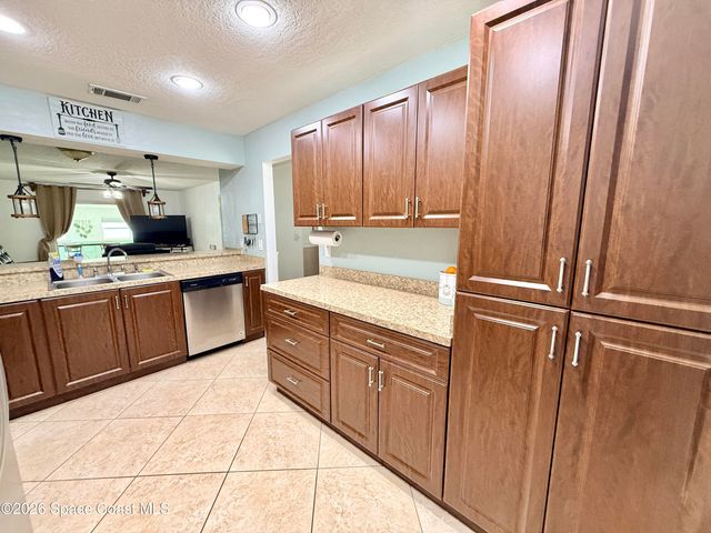 1046 W Samms Avenue, Port Orange, FL 32129