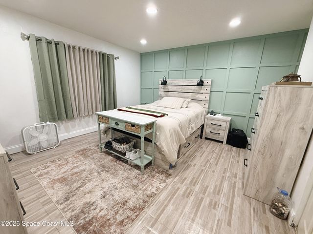 1046 W Samms Avenue, Port Orange, FL 32129