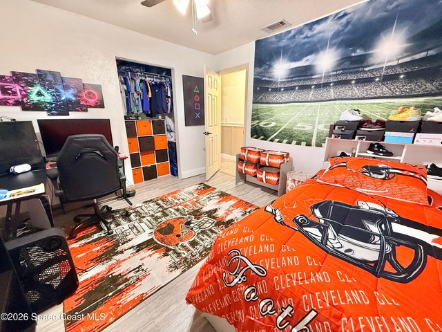 1046 W Samms Avenue, Port Orange, FL 32129