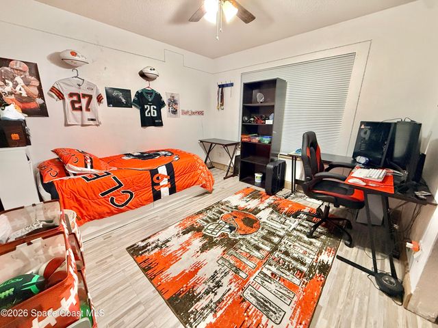 1046 W Samms Avenue, Port Orange, FL 32129