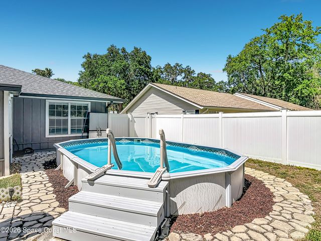 1046 W Samms Avenue, Port Orange, FL 32129