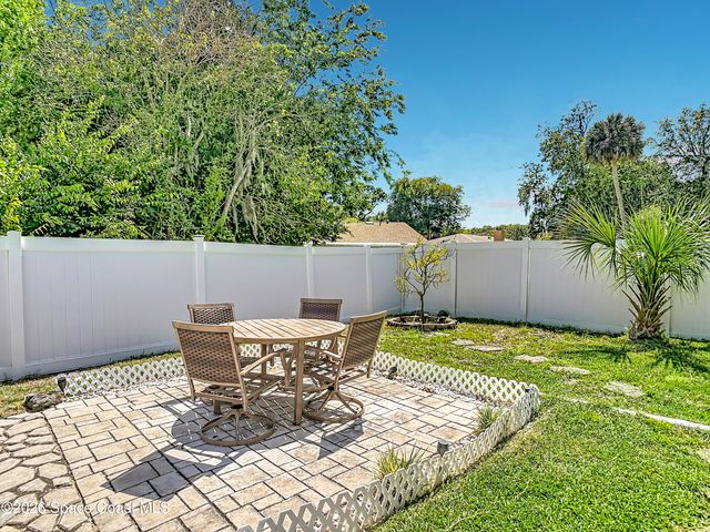 1046 W Samms Avenue, Port Orange, FL 32129