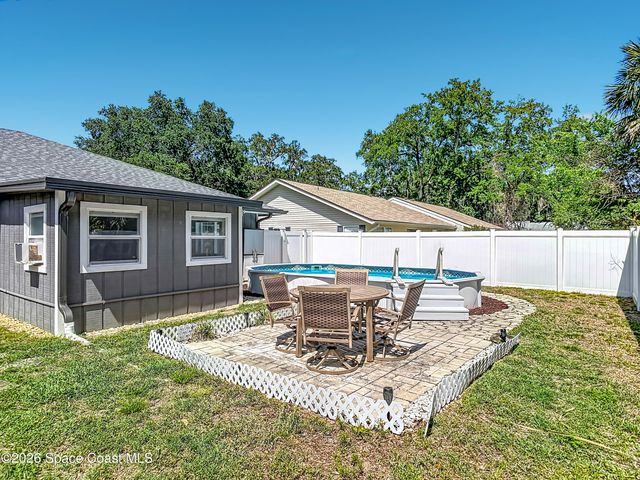 1046 W Samms Avenue, Port Orange, FL 32129
