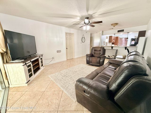 1046 W Samms Avenue, Port Orange, FL 32129