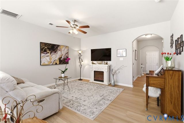 8962 Ringview Dr, Mechanicsville, VA 23116