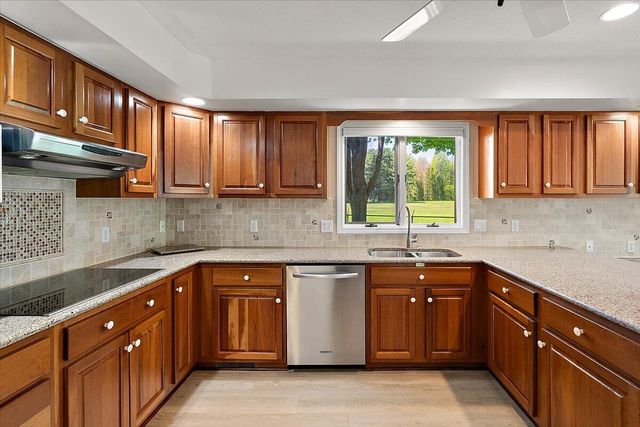 2400 Pine Hill Court, St. Joseph Twp, MI 49085