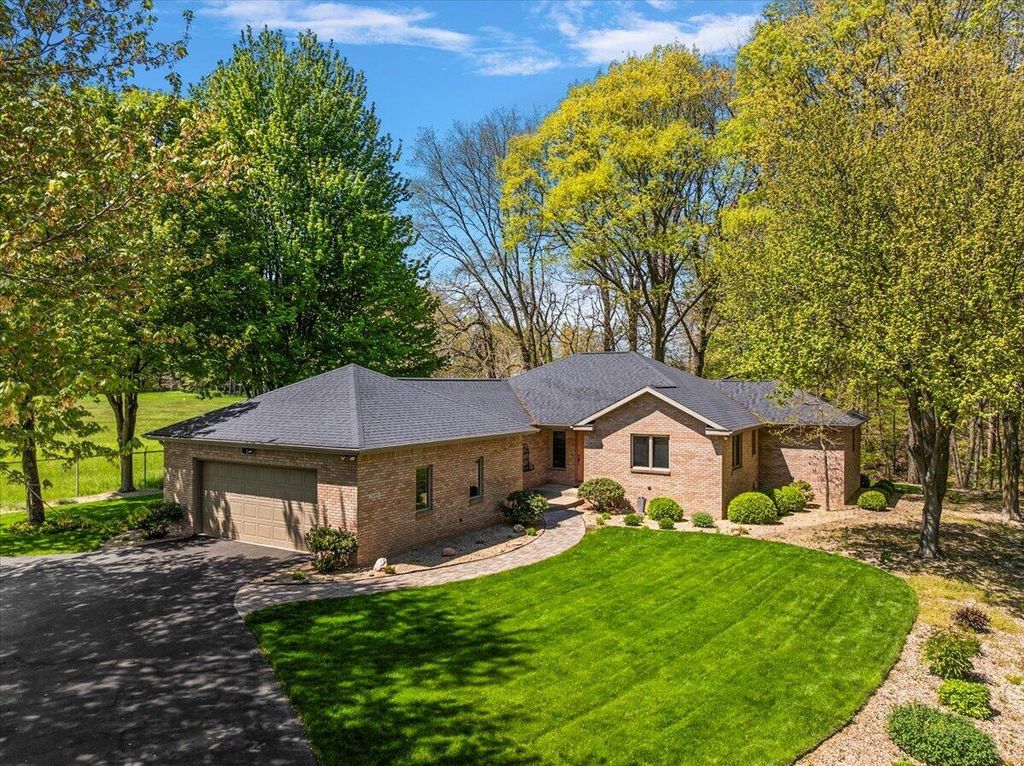 2400 Pine Hill Court, St. Joseph Twp, MI 49085