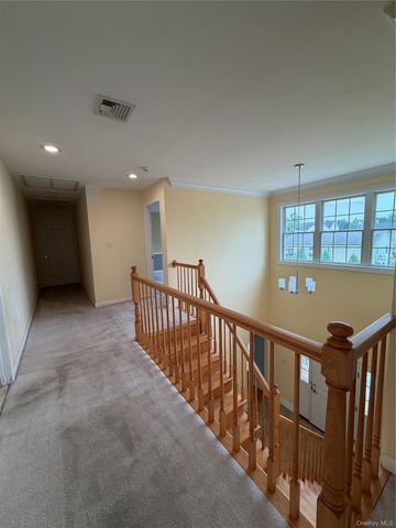 5 Gualtiere Lane, Ossining, NY 10562