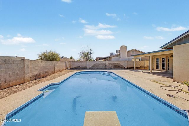 5707 W Cholla Street, Glendale, AZ 85304