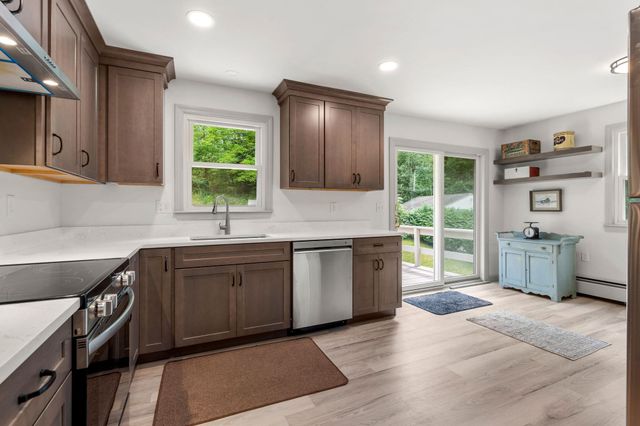 91 Old Derry Road, Londonderry, NH 03053