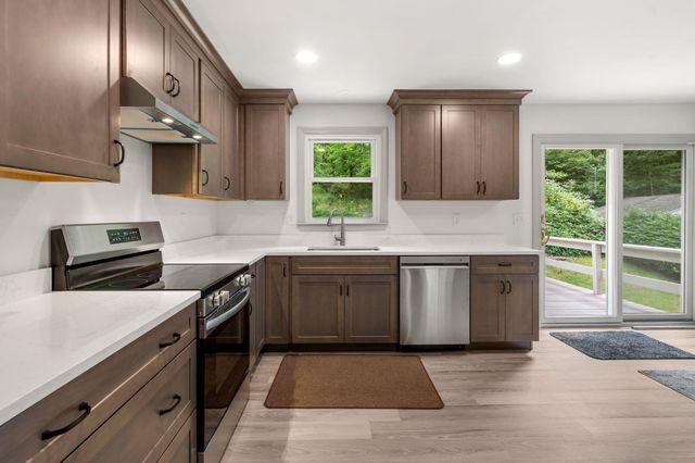 91 Old Derry Road, Londonderry, NH 03053