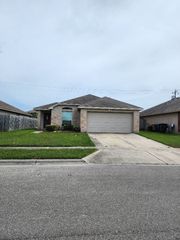 3826 Los Arroyos Dr, Corpus Christi, TX 78414