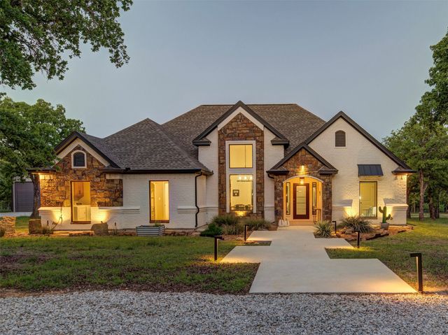 270 Silver Lakes Drive, Sunset, TX 76270