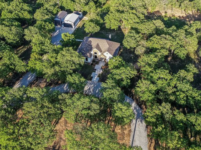 270 Silver Lakes Drive, Sunset, TX 76270