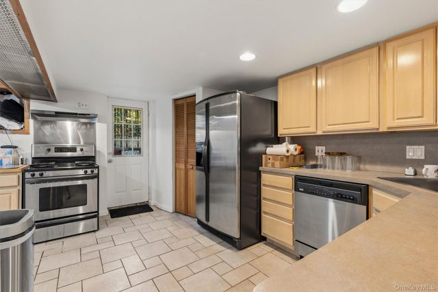 2952 Miles Avenue, Bronx, NY 10465