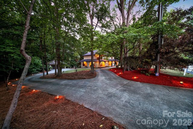 6512 Carmel Hills Drive, Charlotte, NC 28226
