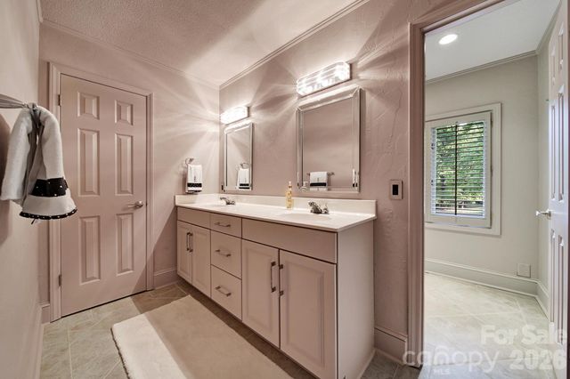 6512 Carmel Hills Drive, Charlotte, NC 28226