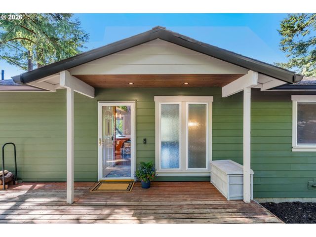 47645 E COLUMBIA RIVER Hwy, Corbett, OR 97019