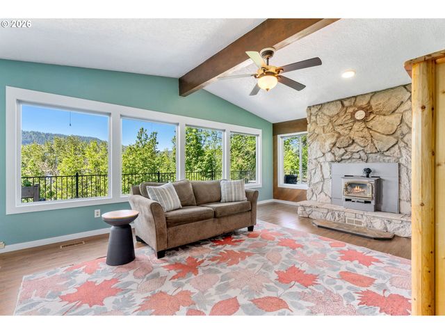 47645 E COLUMBIA RIVER Hwy, Corbett, OR 97019