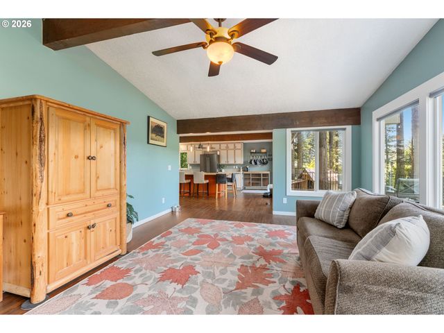 47645 E COLUMBIA RIVER Hwy, Corbett, OR 97019