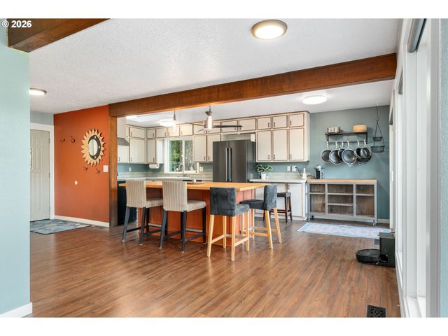 47645 E COLUMBIA RIVER Hwy, Corbett, OR 97019
