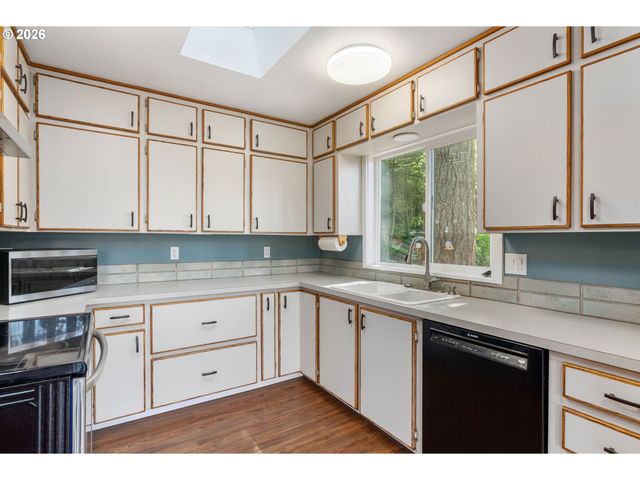 47645 E COLUMBIA RIVER Hwy, Corbett, OR 97019