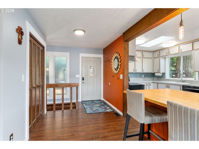 47645 E COLUMBIA RIVER Hwy, Corbett, OR 97019