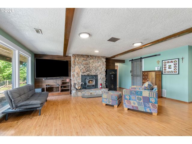47645 E COLUMBIA RIVER Hwy, Corbett, OR 97019