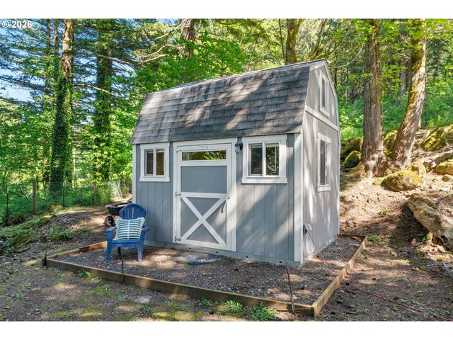 47645 E COLUMBIA RIVER Hwy, Corbett, OR 97019