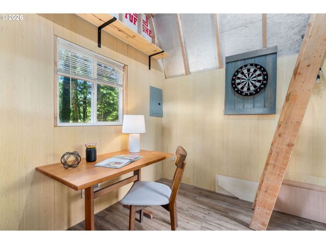 47645 E COLUMBIA RIVER Hwy, Corbett, OR 97019