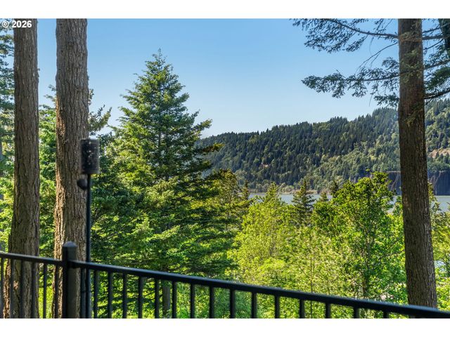 47645 E COLUMBIA RIVER Hwy, Corbett, OR 97019