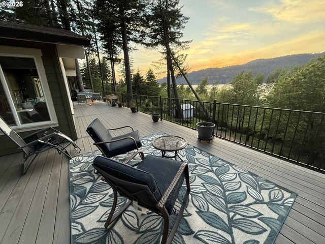 47645 E COLUMBIA RIVER Hwy, Corbett, OR 97019