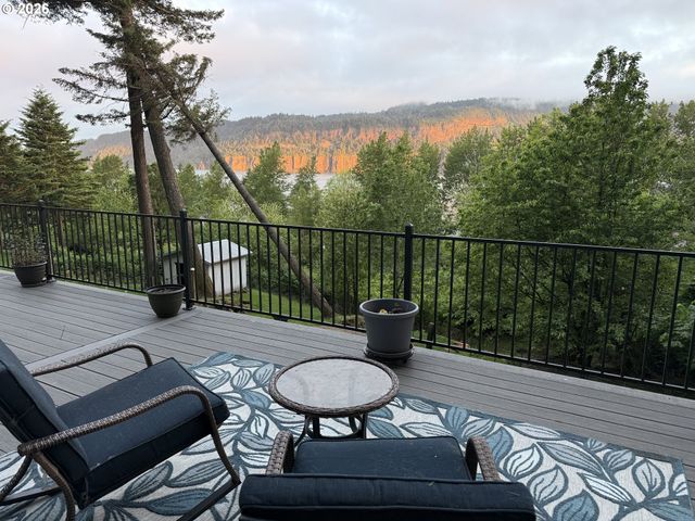47645 E COLUMBIA RIVER Hwy, Corbett, OR 97019