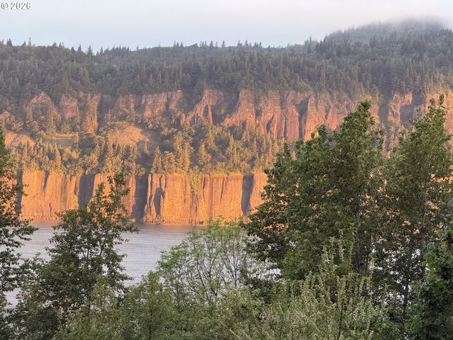 47645 E COLUMBIA RIVER Hwy, Corbett, OR 97019