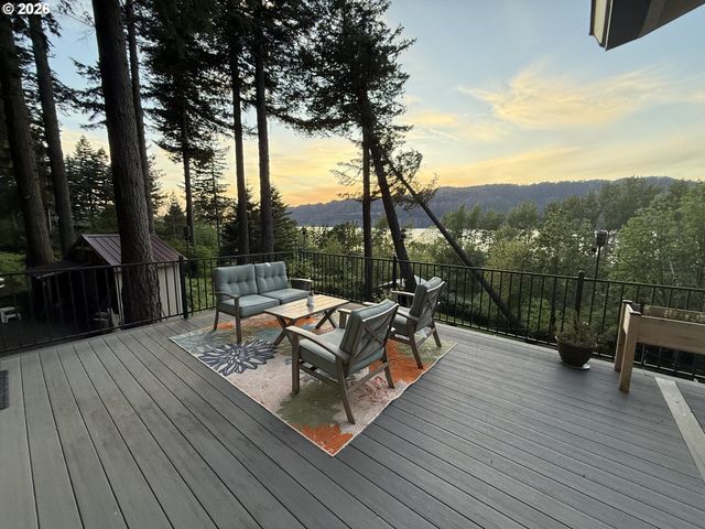 47645 E COLUMBIA RIVER Hwy, Corbett, OR 97019
