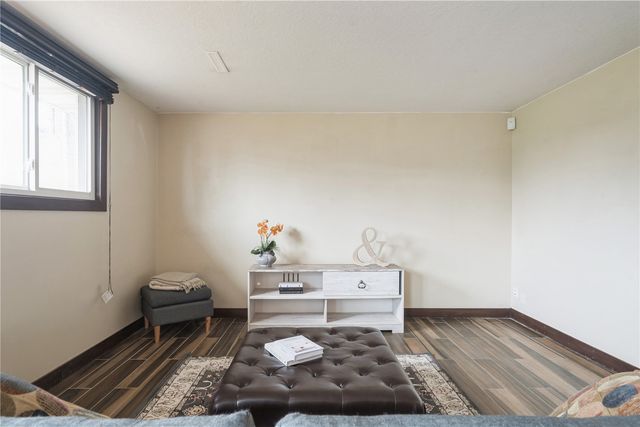 650 Olive Drive NW, Cedar Rapids, IA 52405